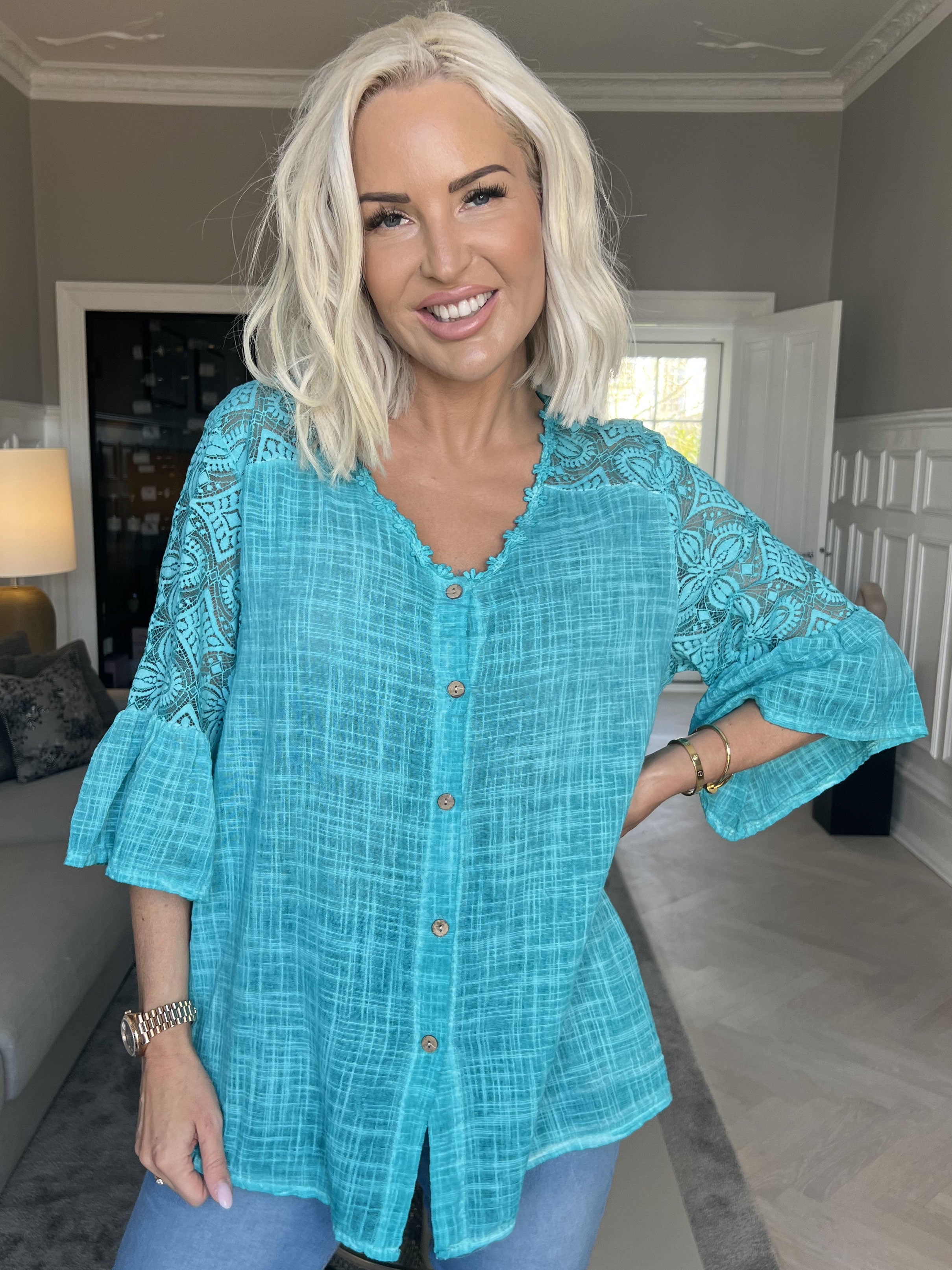 Nice - Fin tunika med blondeærmer